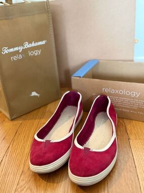 Tommy Bahama Tan Relaxology Red Slip Ons
